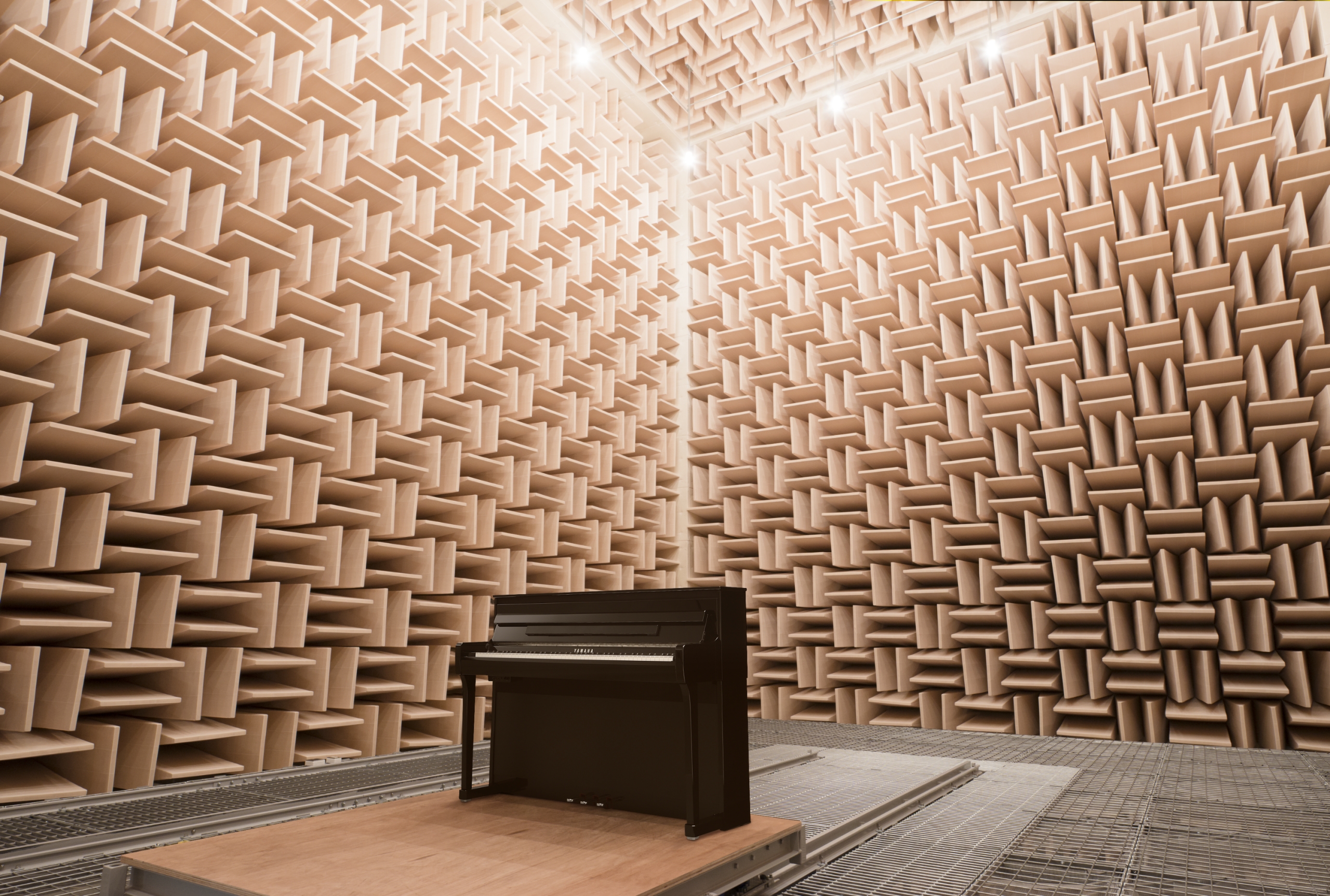CLP-885PE_anechoic chamber_2560
