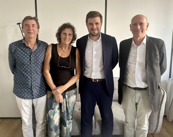 Delmas Musique 2025 : Rapprochement avec Pianorama Claviers' Concert Montpellier et création du Groupe DELMAS 1840 Delmas Musique Frederic-ARENE-Martine-ARGELLIES-Francois-Nicolas-GOMBERT-DELMAS-et-Alain-LAFFONT-au-jour-de-la-signature-680x540 2025 : Rapprochement avec Pianorama Claviers' Concert Montpellier et création du Groupe DELMAS 1840